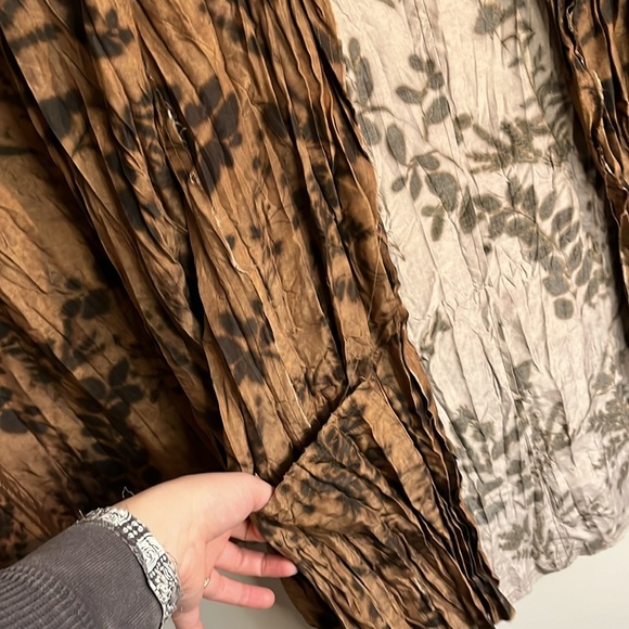 go by gosilk Crinkle Cut Jacket and Skirt Set in Chai Society 100% Silk Size M - Picture 10 of 16